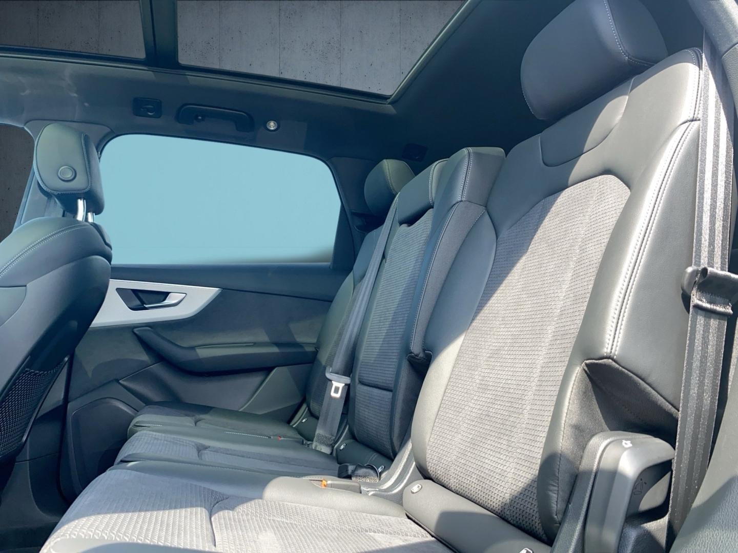 Bild über Audi Q7 SUV TFSI e S line business TFSI e quattro 360 kW tiptronic - für weitere Informationen kontaktieren Sie den Audi Partner
