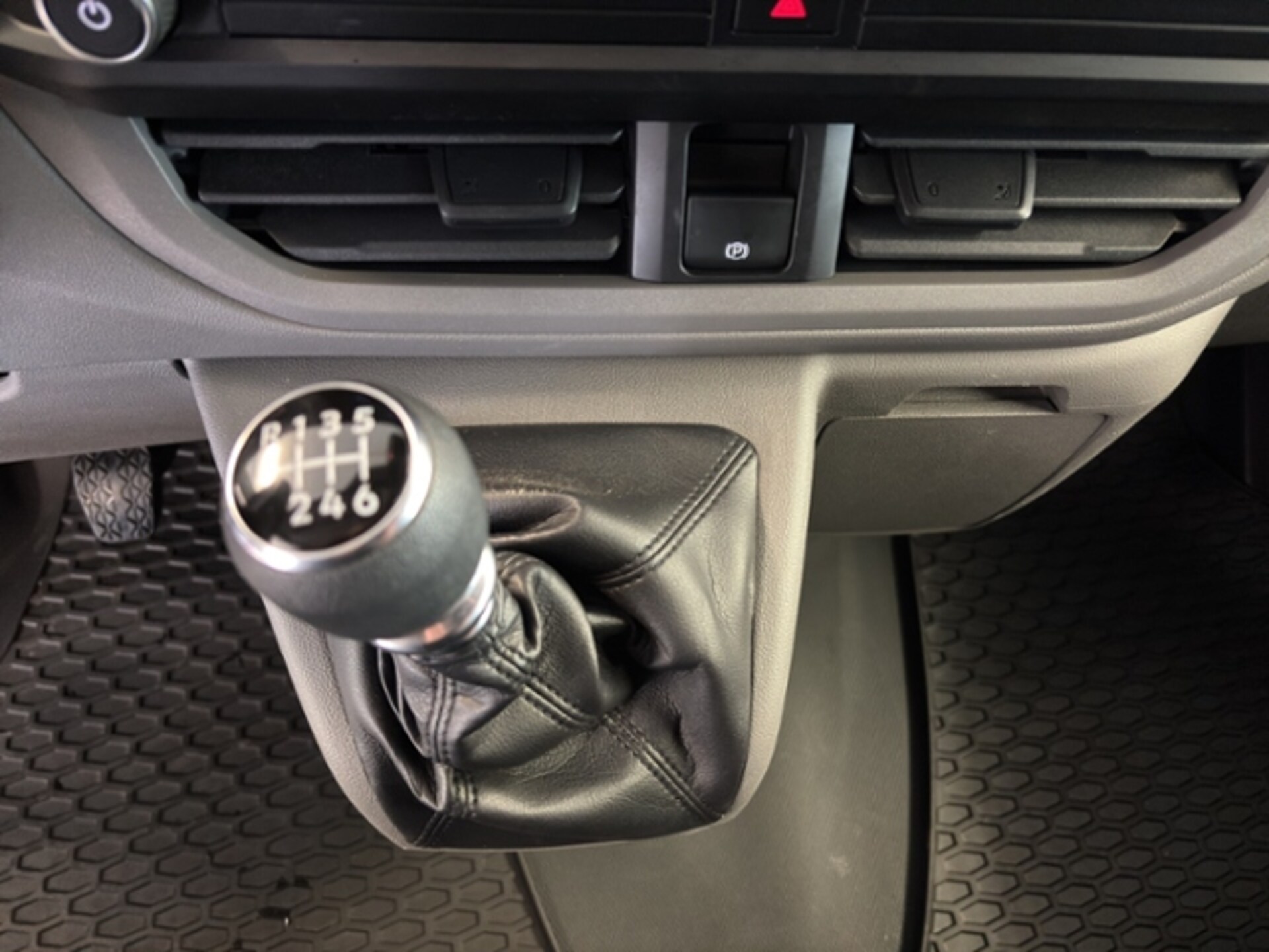 Volkswagen Transporter Kasten kurzer Radstand
