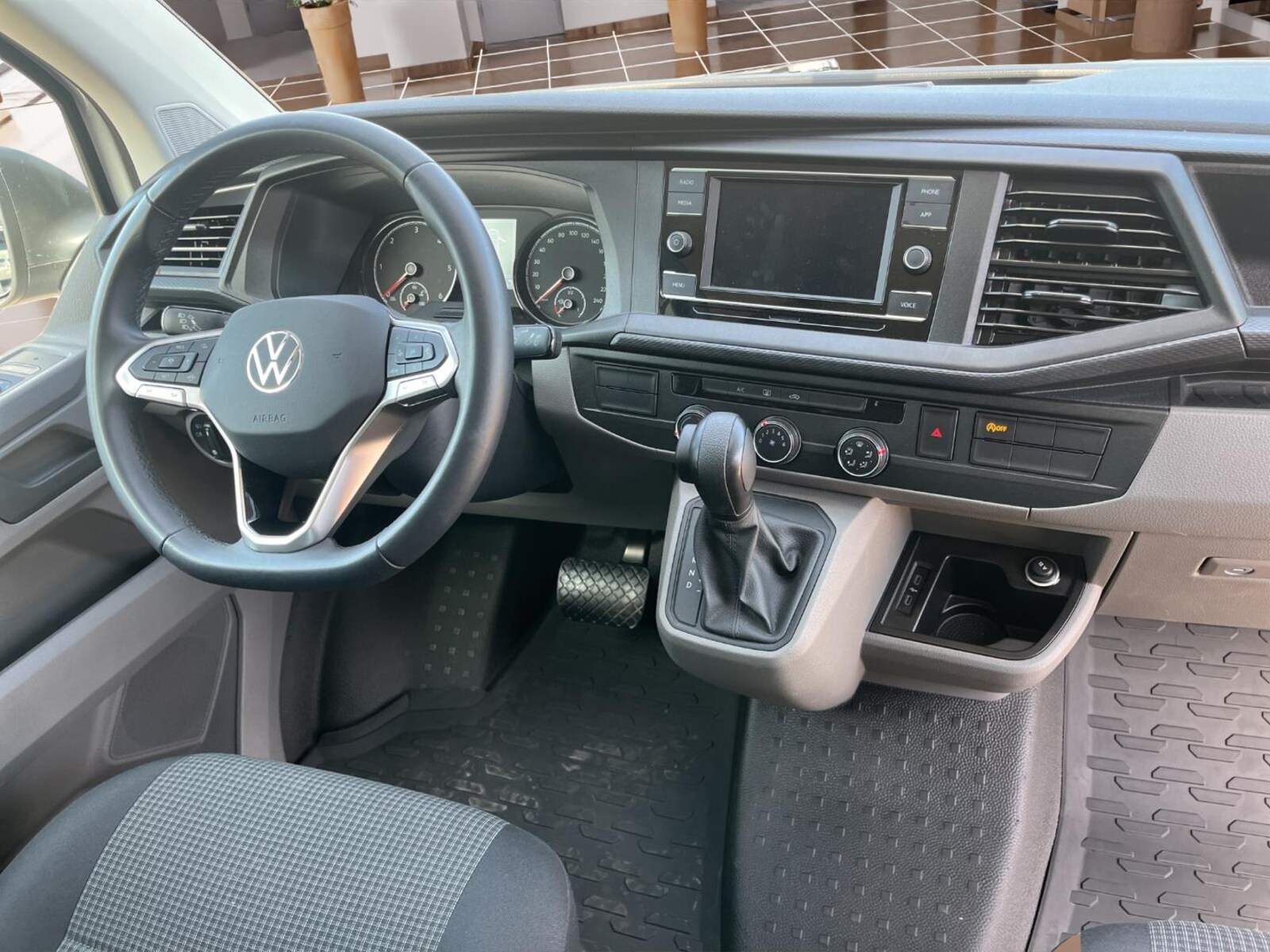 Volkswagen T6.1 Transporter Kasten langer Radstand – Bild 15