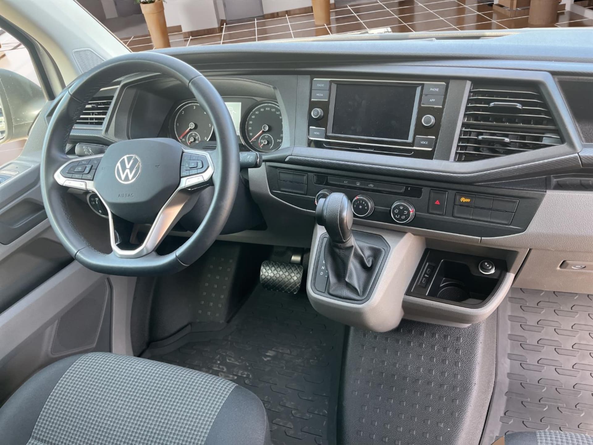 Volkswagen T6.1 Transporter Kasten langer Radstand