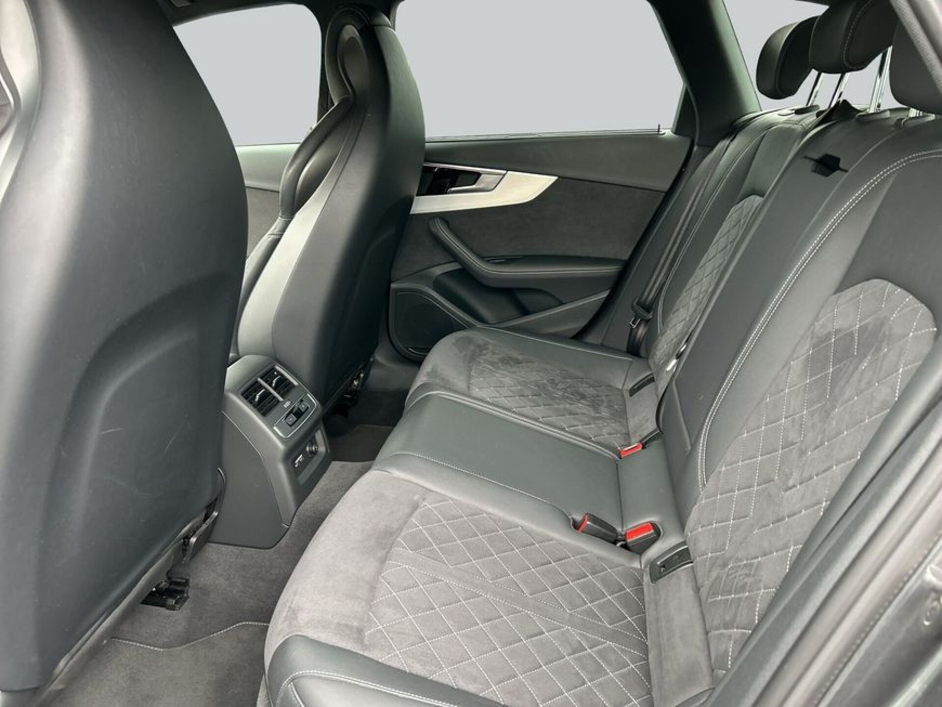 Audi A4 Avant S line