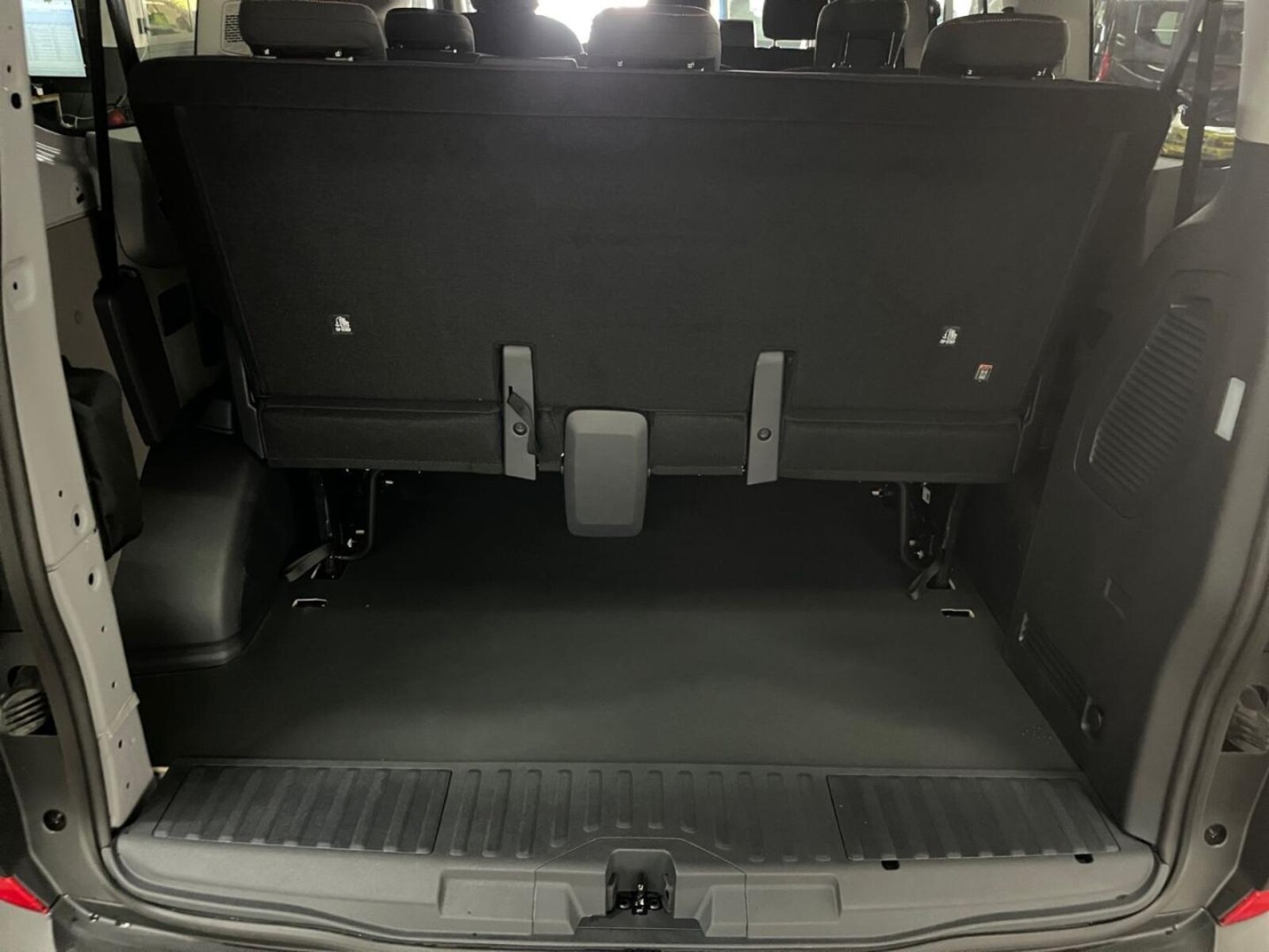 Volkswagen Transporter Kombi kurzer Radstand – Bild 12