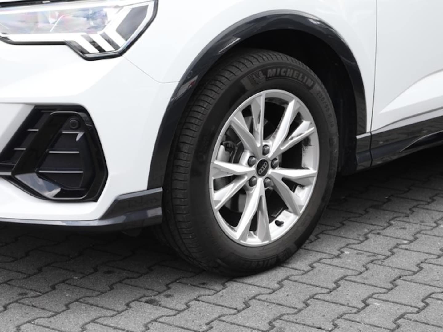 Bild über Audi Q3 Sportback S line 35 TFSI S tronic - für weitere Informationen kontaktieren Sie den Audi Partner