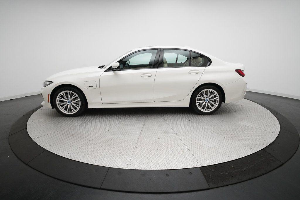 2023 BMW 3 Series 330e - Photo 23