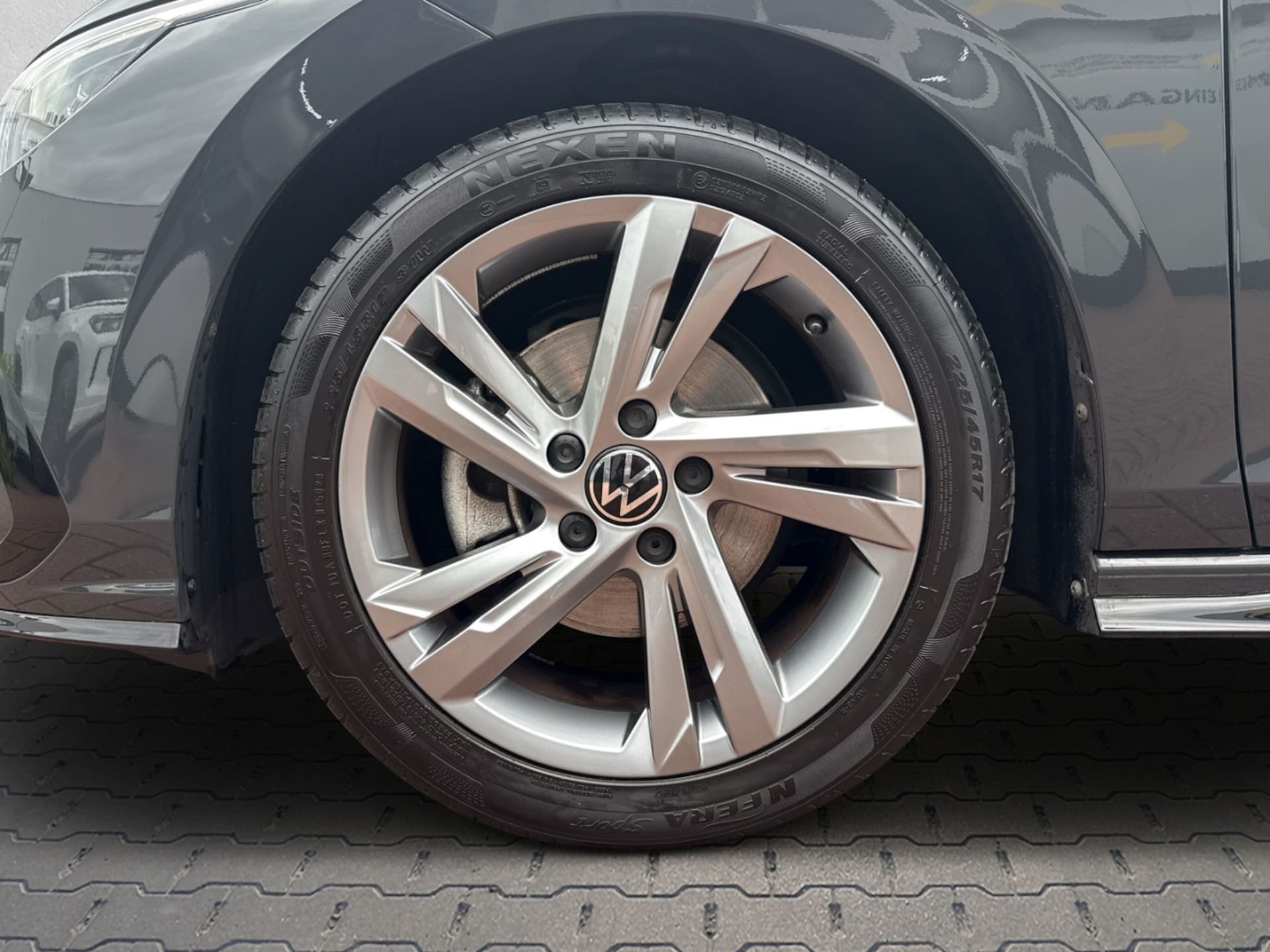 Volkswagen Golf R-Line