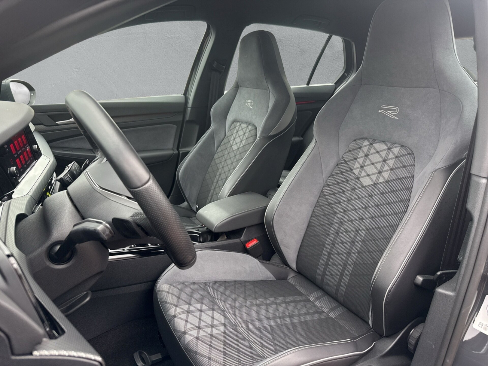 Volkswagen Golf R-Line