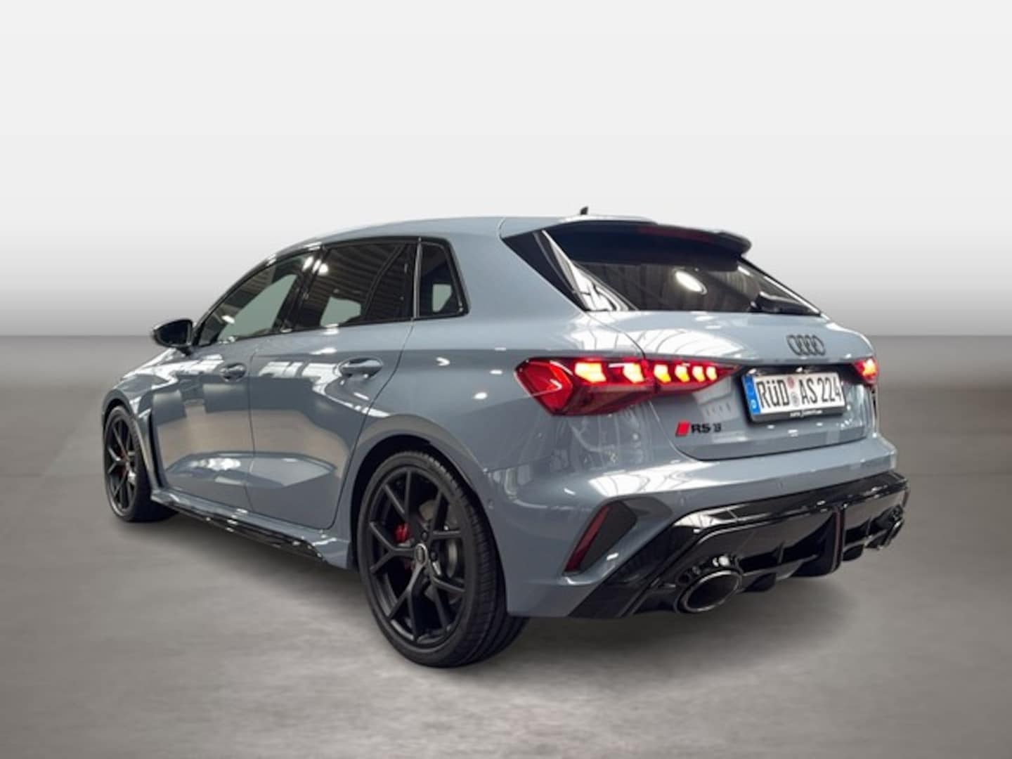 Bild über Audi RS 3 Sportback TFSI quattro 294 kW S tronic - für weitere Informationen kontaktieren Sie den Audi Partner