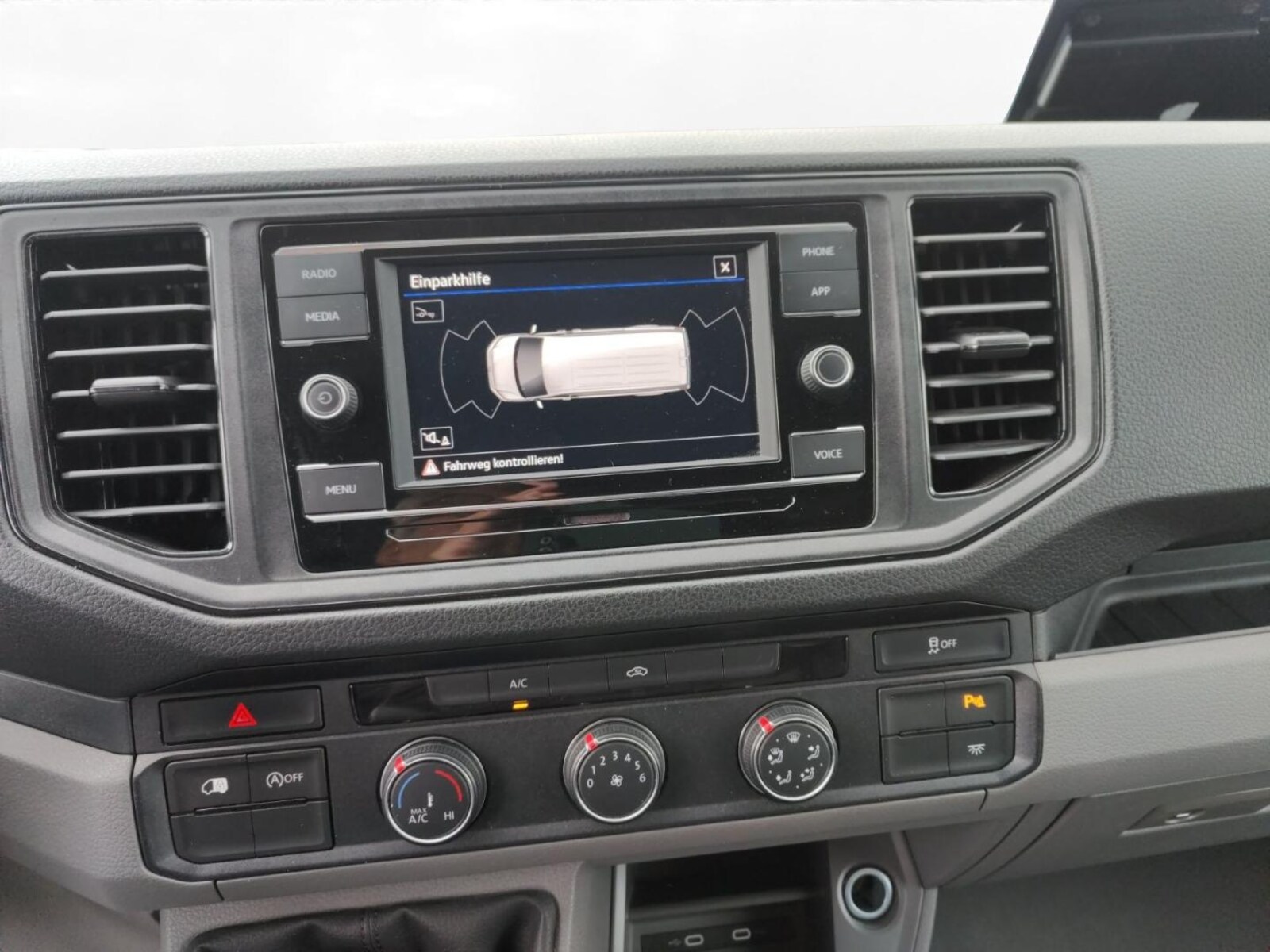 Volkswagen Crafter Kasten mittlerer Radstand – Bild 4