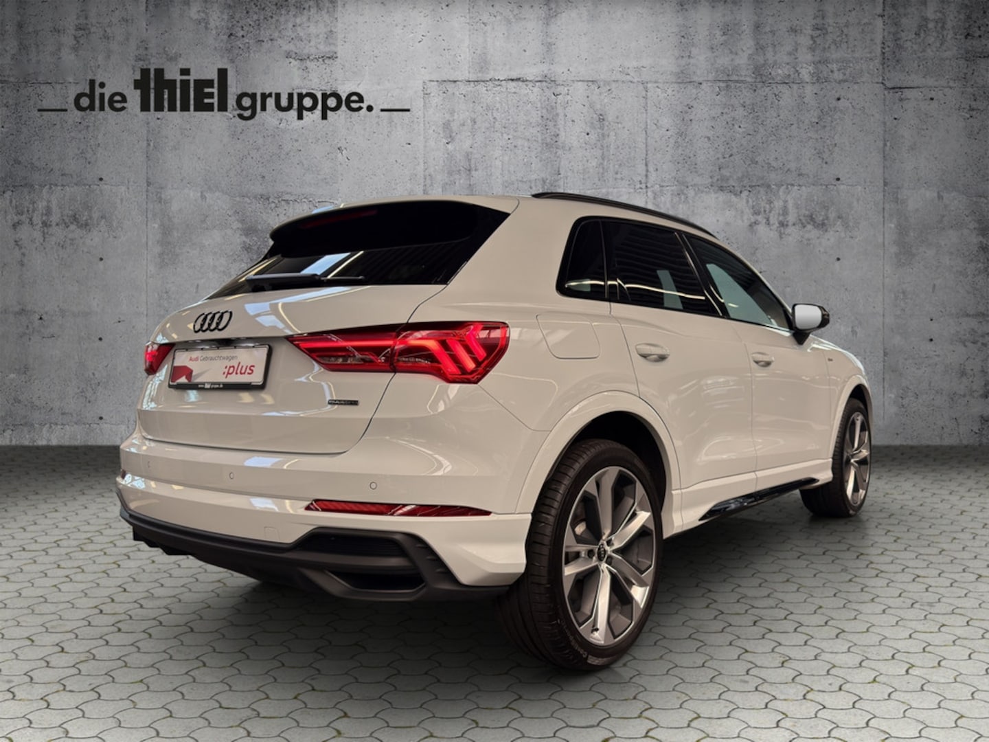 Bild über Audi Q3 S line 40 TFSI quattro S tronic - für weitere Informationen kontaktieren Sie den Audi Partner