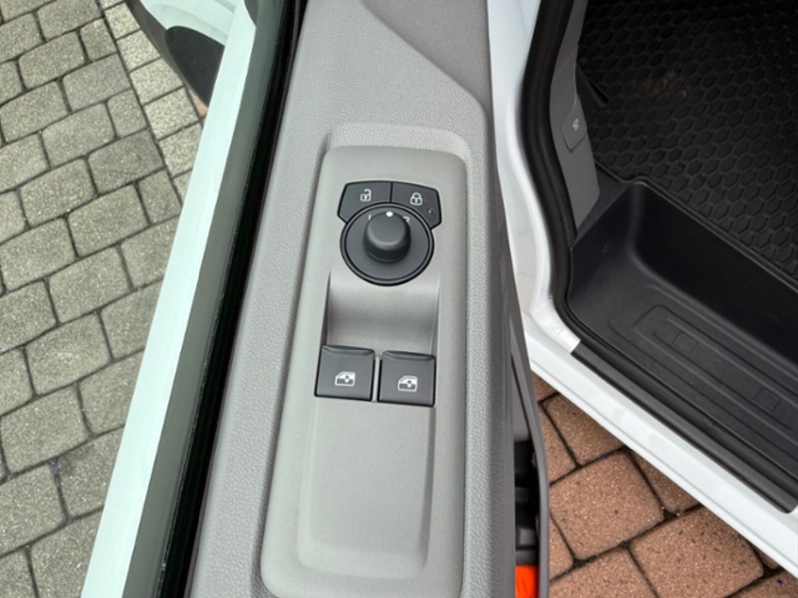 Volkswagen Transporter Kasten kurzer Radstand – Bild 9