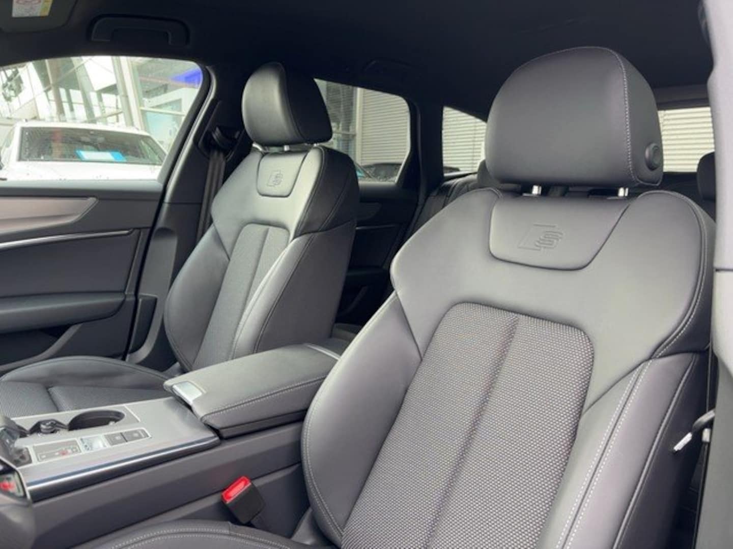 Bild über Audi A6 Avant S line 45 TDI quattro S tronic - für weitere Informationen kontaktieren Sie den Audi Partner