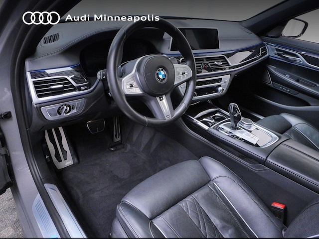 2022 BMW 740