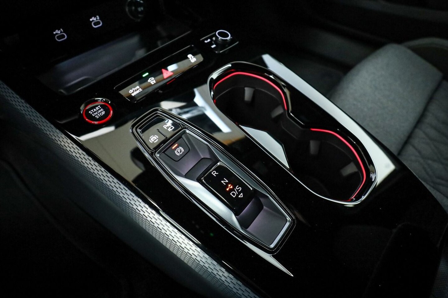 Bild über Audi A5 Avant e-hybrid e-hybrid quattro 220 kW S tronic - für weitere Informationen kontaktieren Sie den Audi Partner