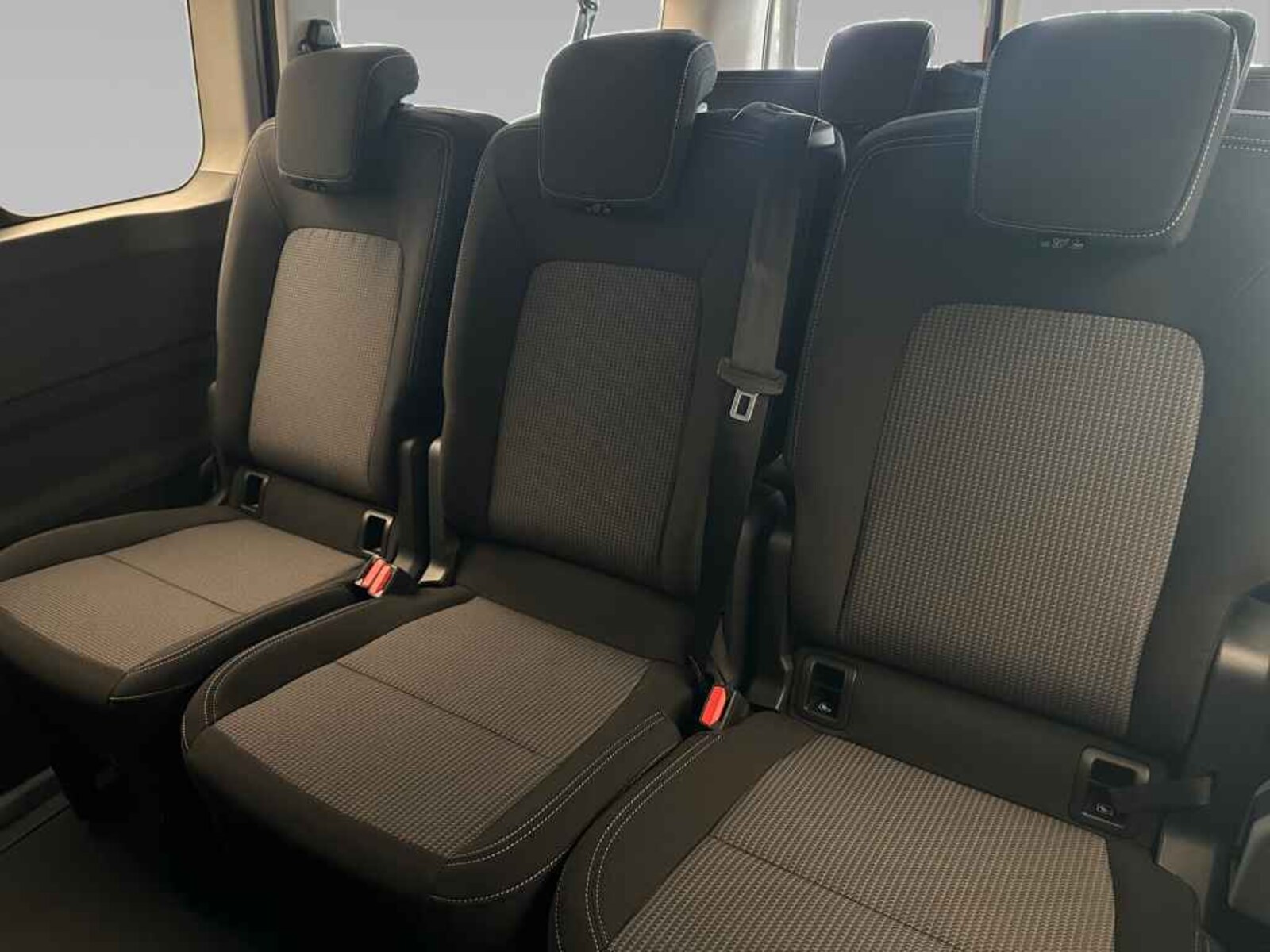 Volkswagen Transporter Kombi langer Radstand – Bild 12