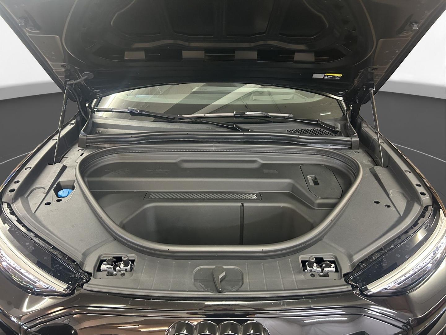 Image about Audi SQ6 Sportback e-tron e-tron