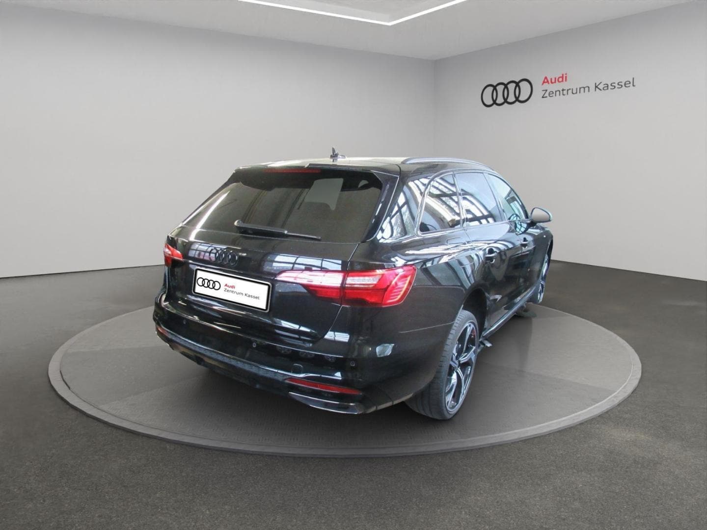 Bild über Audi A4 Avant S line 35 TFSI S tronic - für weitere Informationen kontaktieren Sie den Audi Partner
