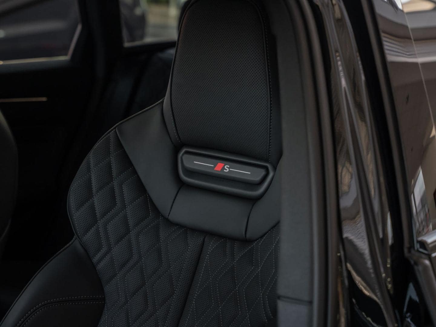 Bild über Audi A6 allroad TDI quattro 220 kW S tronic - für weitere Informationen kontaktieren Sie den Audi Partner