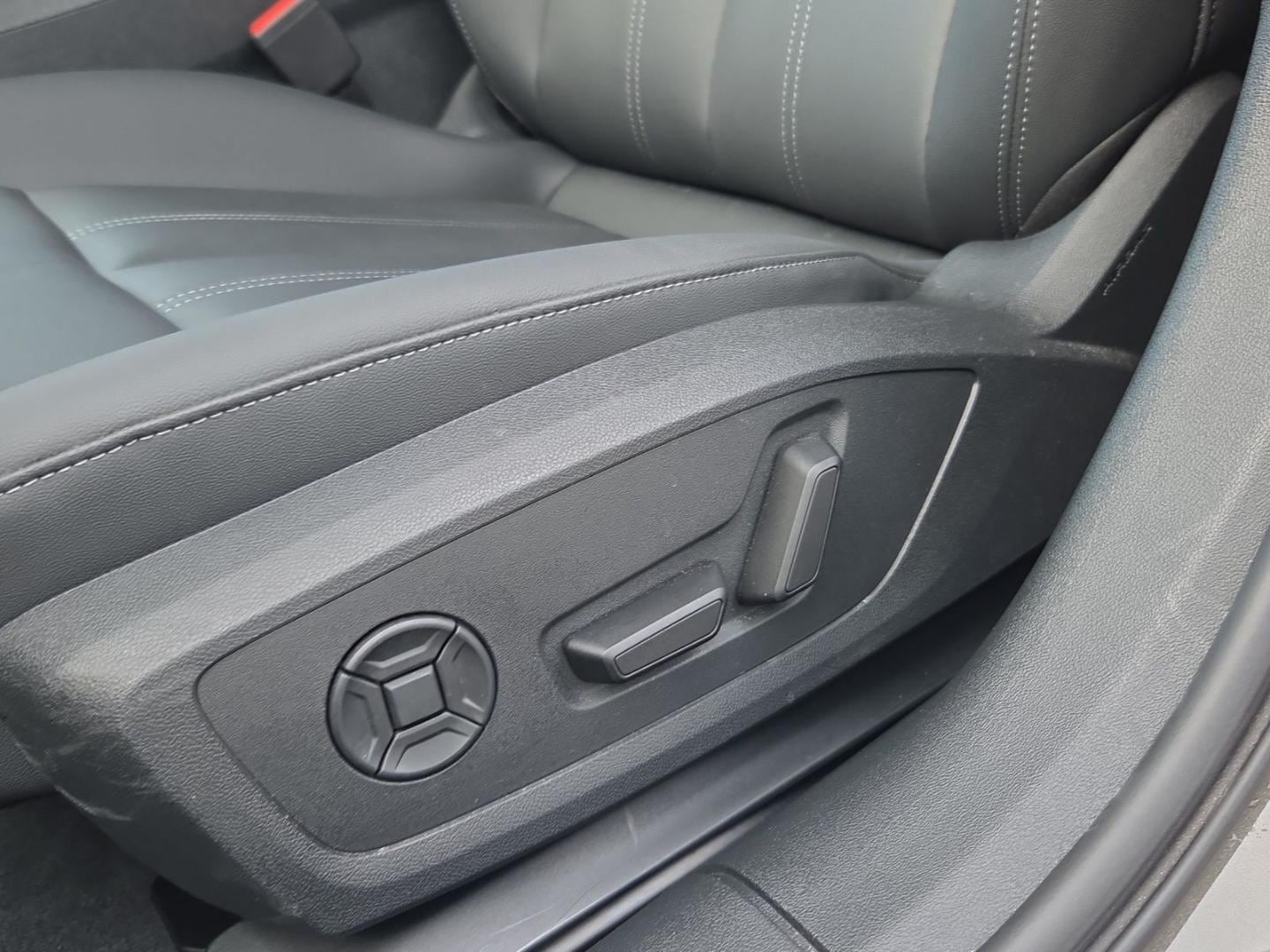 Bild über Audi A6 Avant TDI quattro 220 kW S tronic - für weitere Informationen kontaktieren Sie den Audi Partner