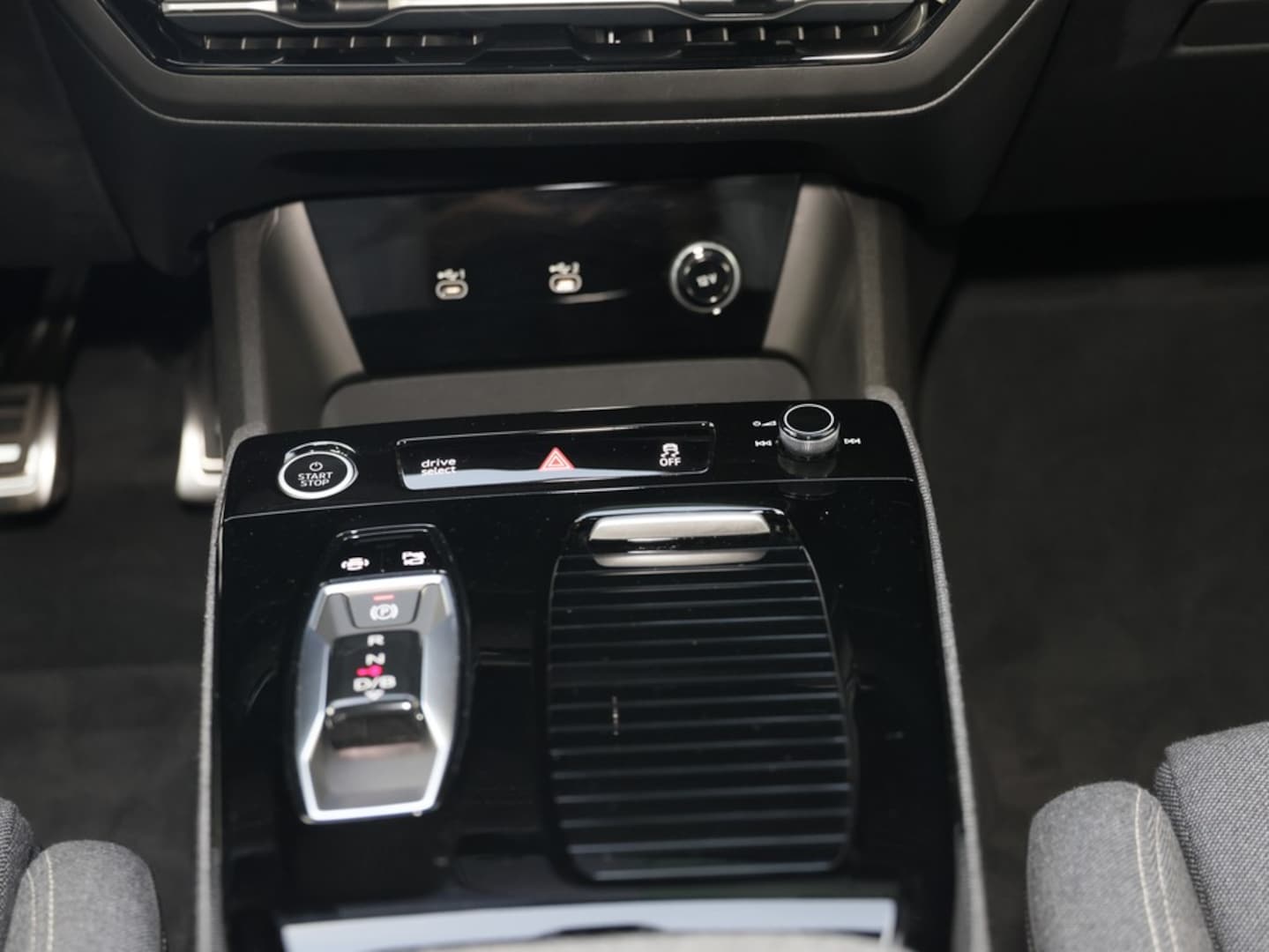 Bild über Audi A6 Avant e-tron e-tron - für weitere Informationen kontaktieren Sie den Audi Partner
