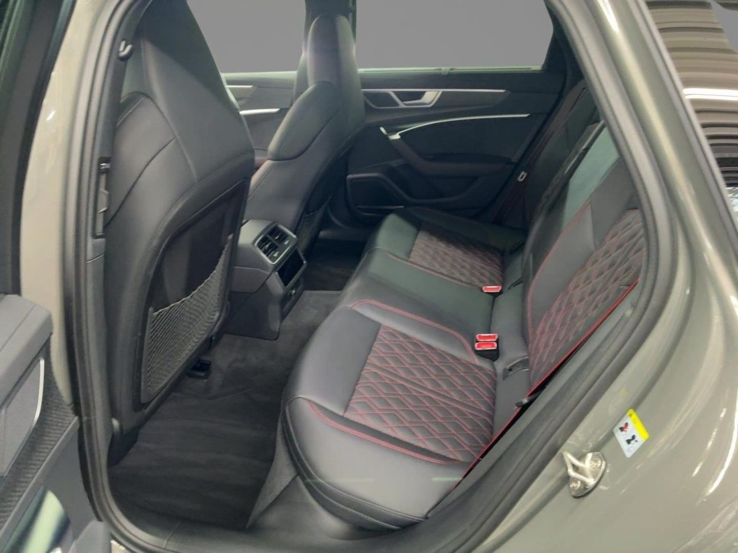 Bild über Audi S6 Avant TDI quattro tiptronic - für weitere Informationen kontaktieren Sie den Audi Partner