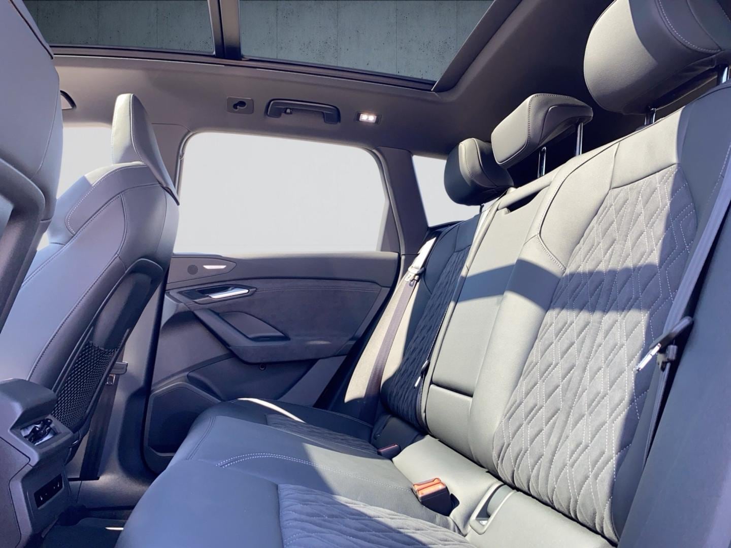 Bild über Audi Q6 SUV e-tron S line business e-tron performance 225 kW - für weitere Informationen kontaktieren Sie den Audi Partner
