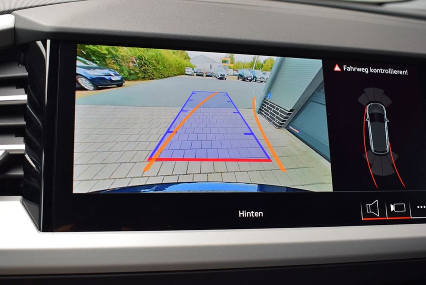 Bild über Audi Q4 e-tron 45 e-tron quattro - für weitere Informationen kontaktieren Sie den Audi Partner
