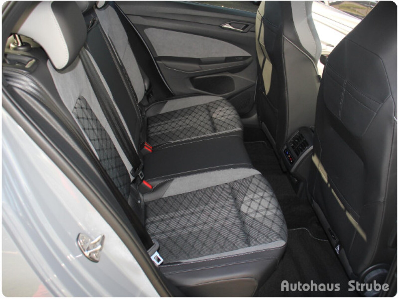 Volkswagen Golf – Bild 16