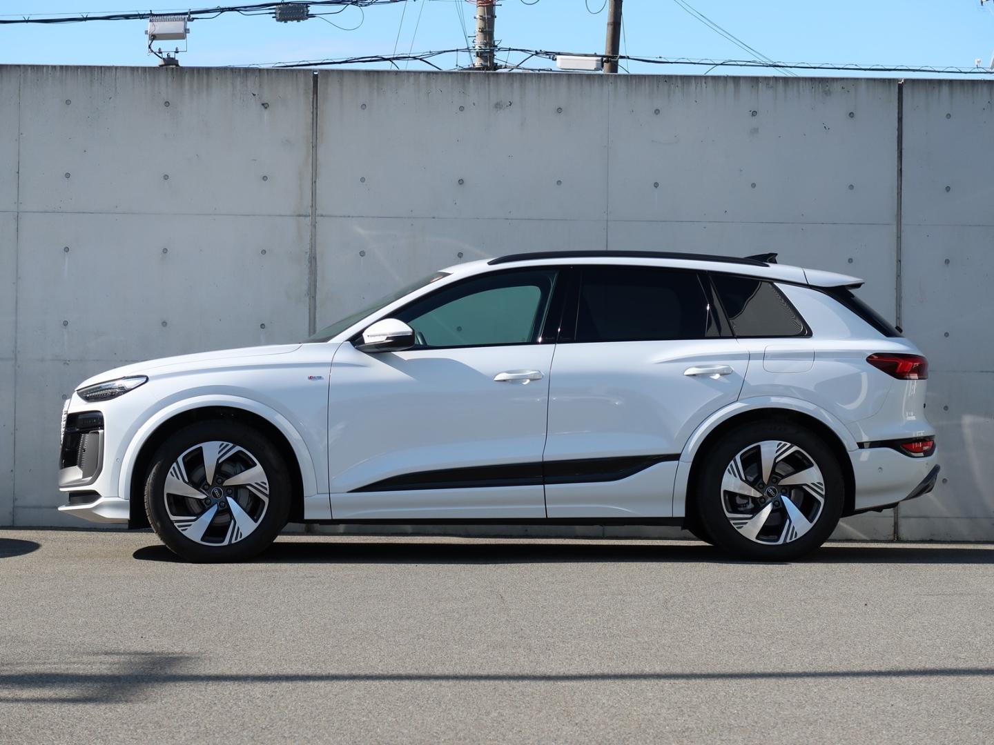 Audi Q6 SUV e-tron quattro advanced for more details contact your dealer