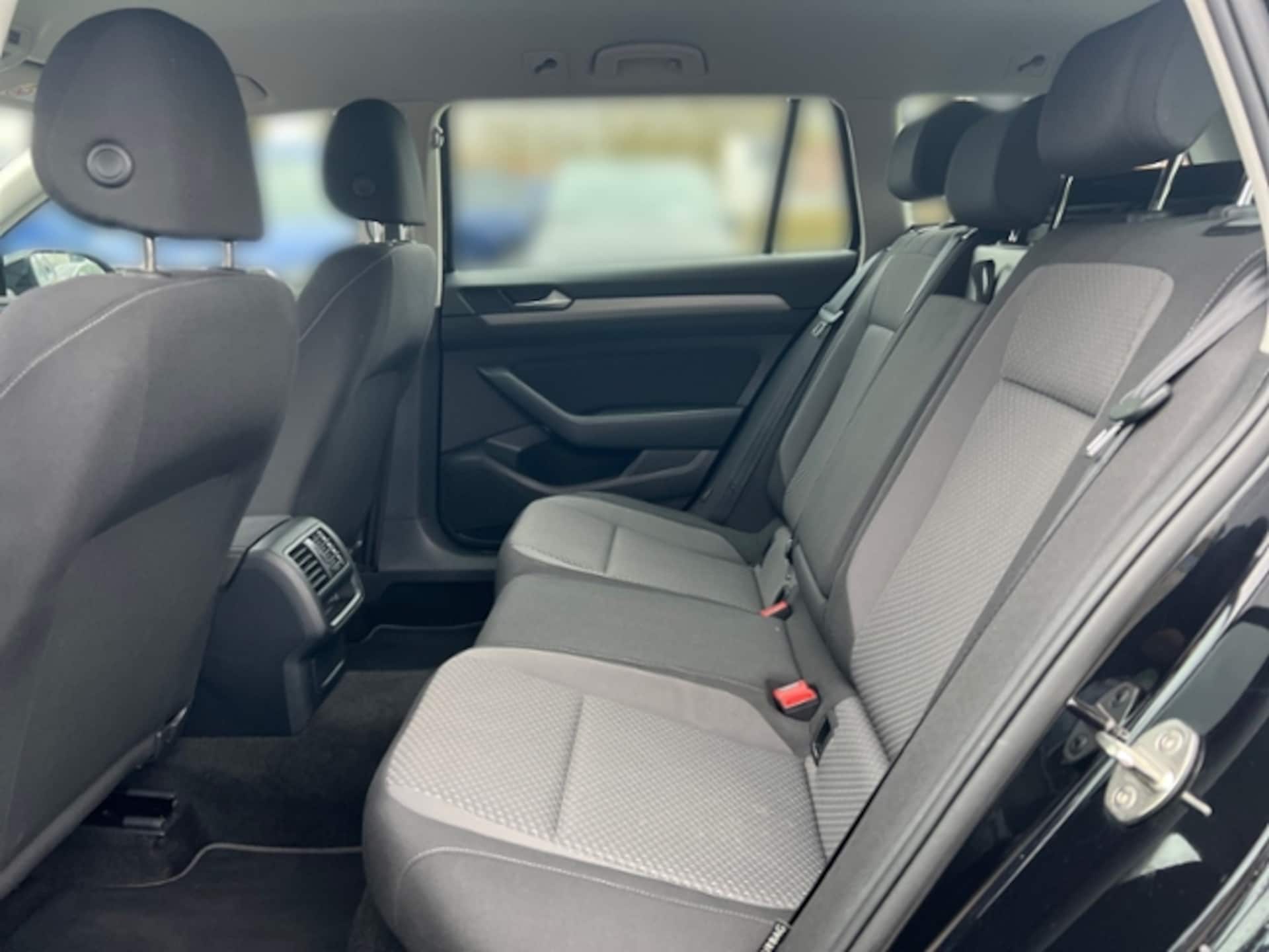 Volkswagen Passat Variant Basis-Modell