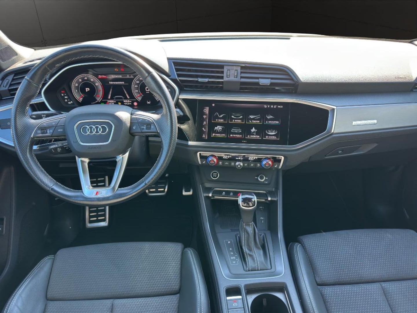 Bild über Audi Q3 S line 40 TFSI quattro S tronic - für weitere Informationen kontaktieren Sie den Audi Partner