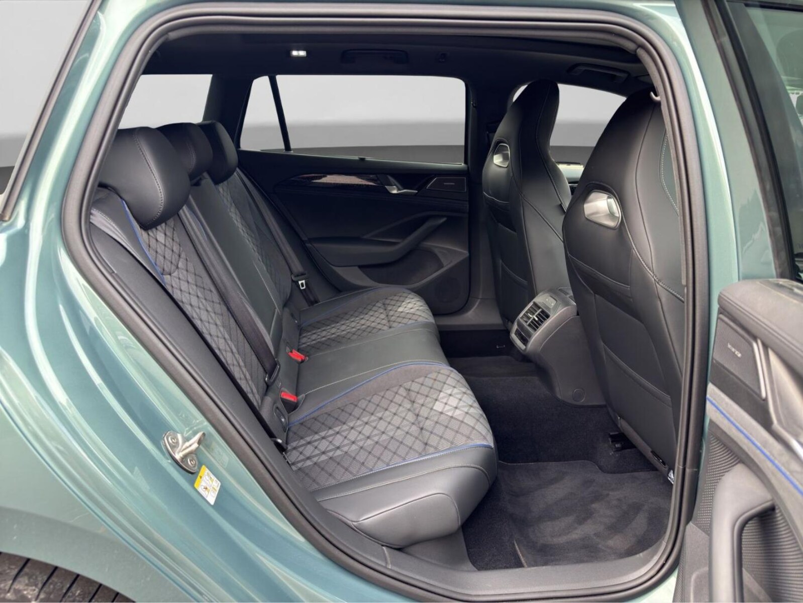 Volkswagen Passat – Bild 18