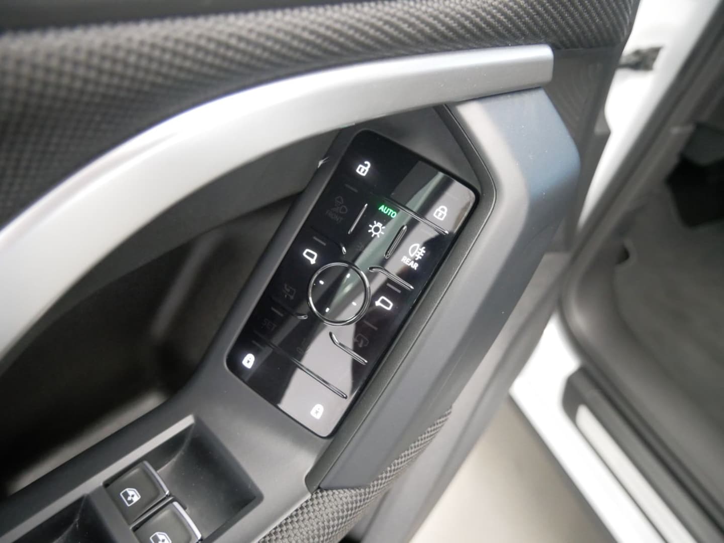 Bild über Audi Q5 SUV TDI quattro 150 kW S tronic - für weitere Informationen kontaktieren Sie den Audi Partner