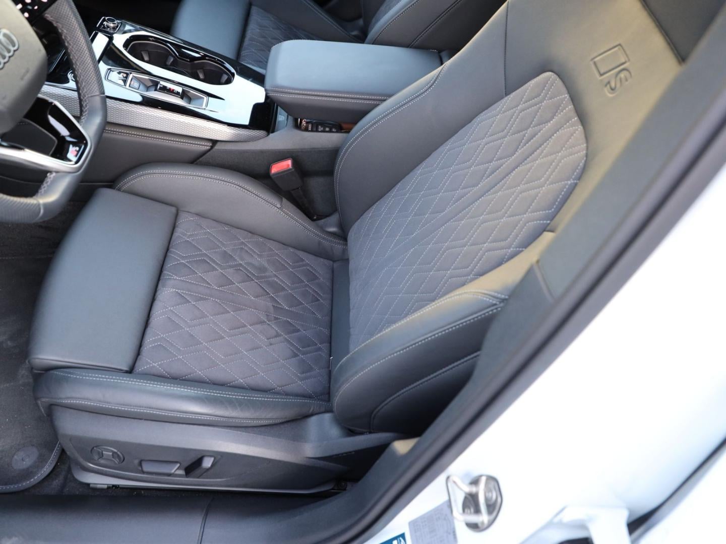 Bild über Audi A5 Limousine TDI quattro 150 kW S tronic - für weitere Informationen kontaktieren Sie den Audi Partner