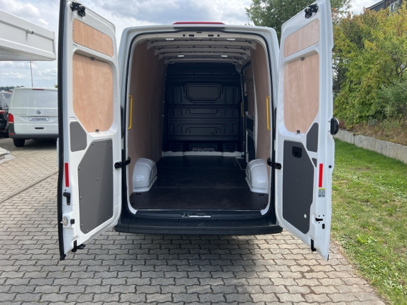 Volkswagen Crafter Kasten mittlerer Radstand – Bild 9