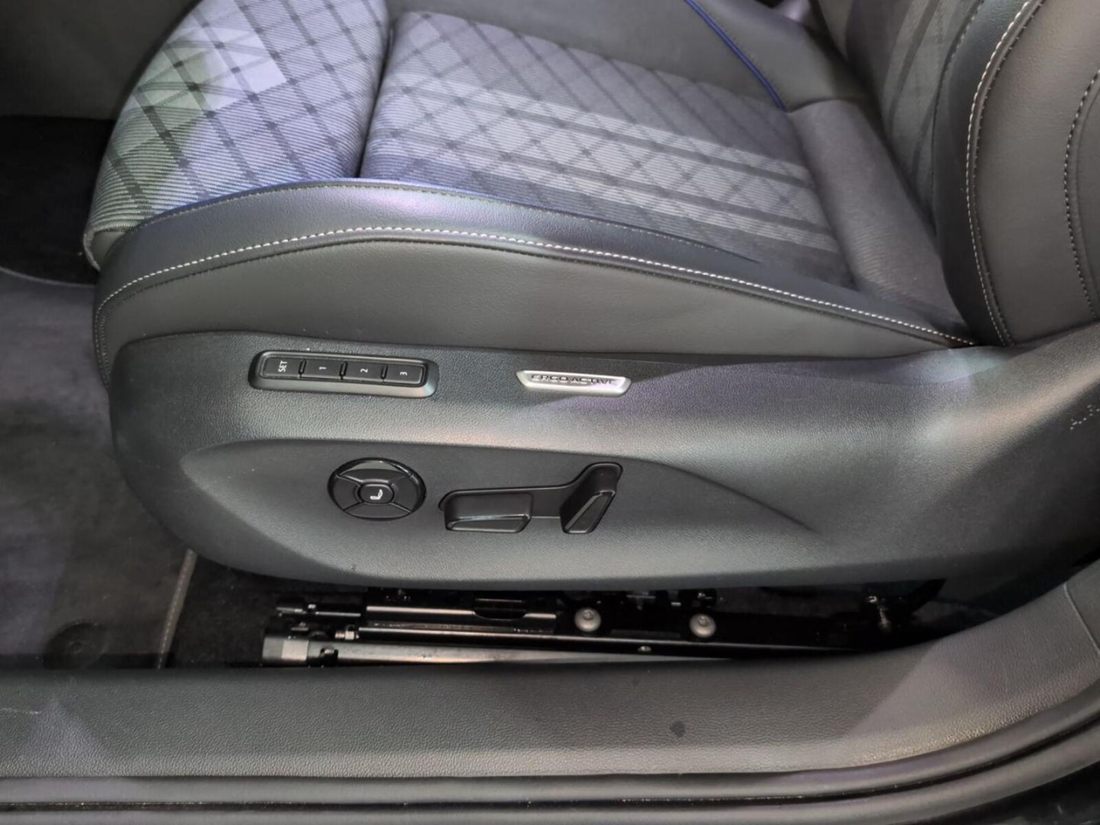 Volkswagen Passat – Bild 21