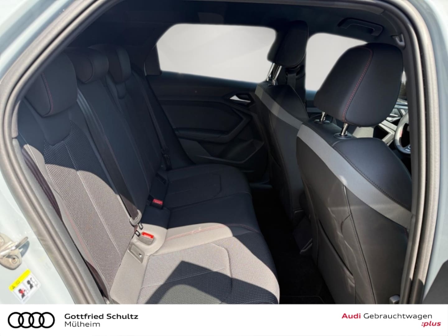Bild über Audi A1 Sportback S line 40 TFSI S tronic - für weitere Informationen kontaktieren Sie den Audi Partner