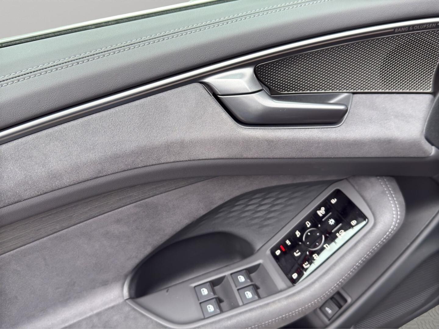 Bild über Audi A6 Limousine TDI quattro 150 kW S tronic - für weitere Informationen kontaktieren Sie den Audi Partner