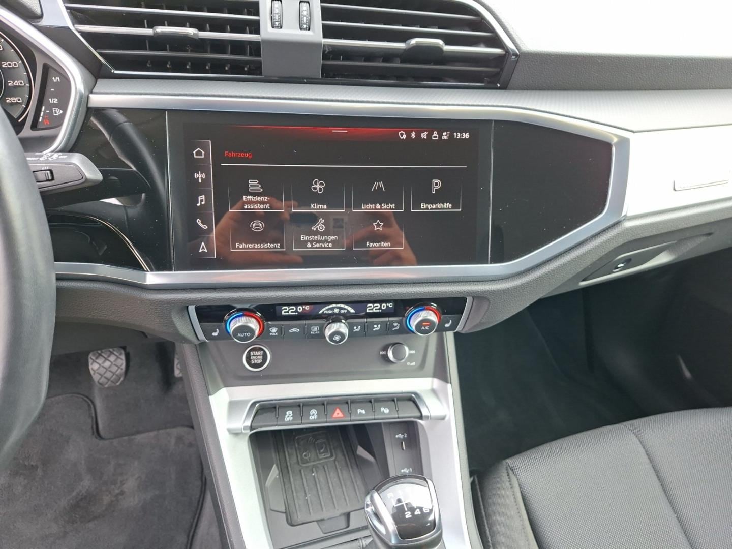 Bild über Audi Q3 S line 35 TFSI Schaltgetriebe - für weitere Informationen kontaktieren Sie den Audi Partner