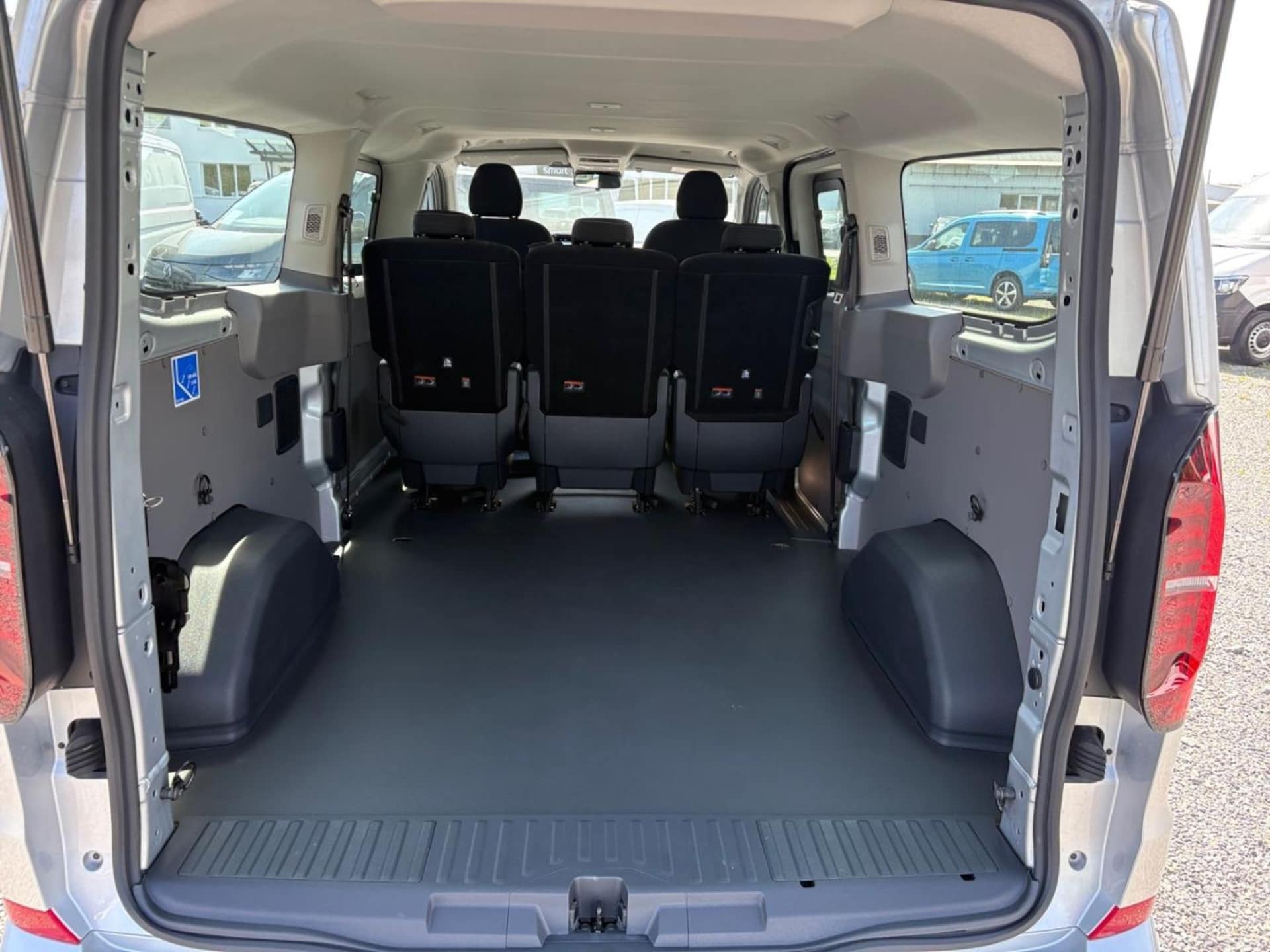 Volkswagen Transporter Kombi langer Radstand