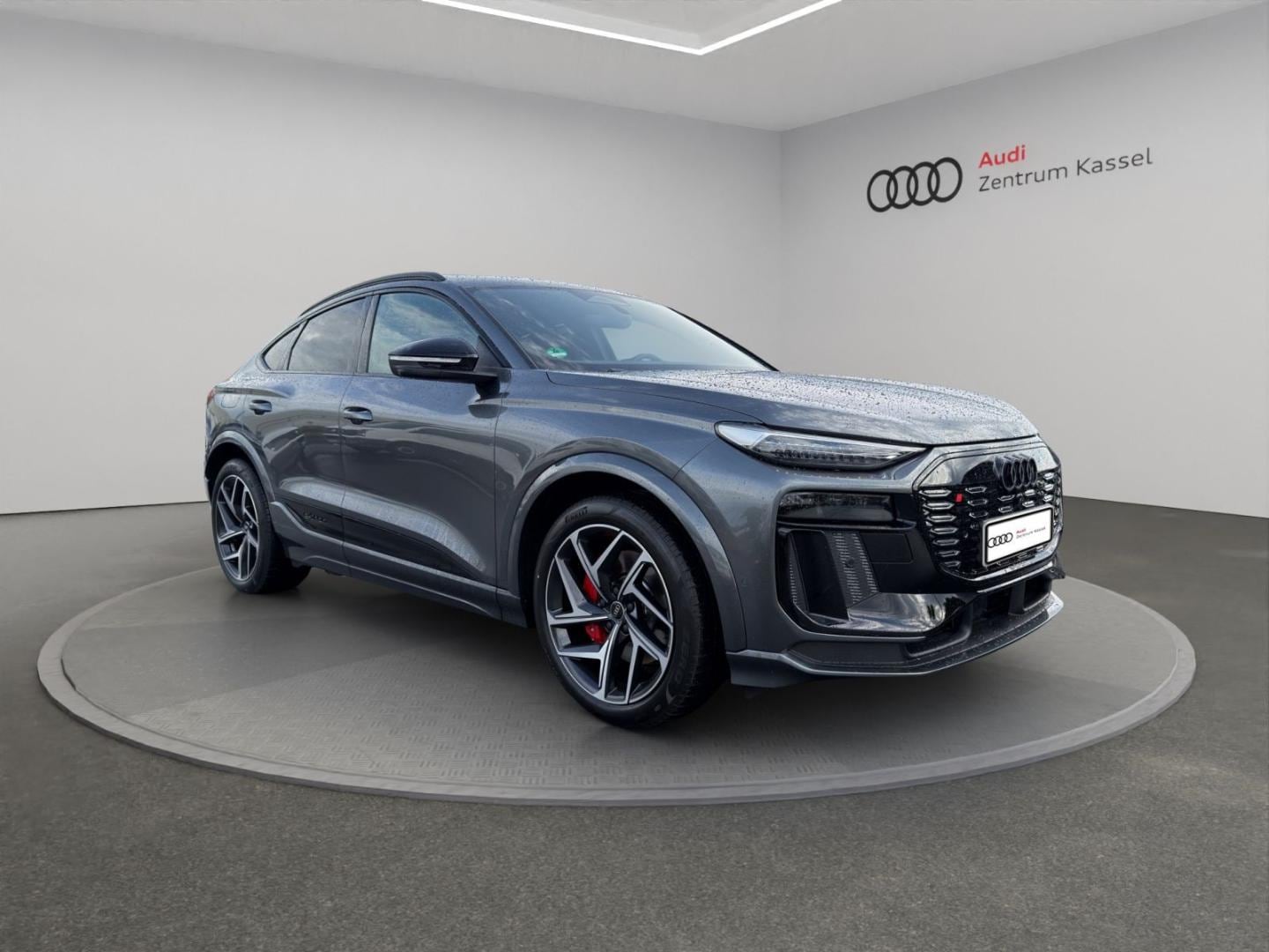 Bild über Audi SQ6 Sportback e-tron e-tron quattro 360 kW - für weitere Informationen kontaktieren Sie den Audi Partner