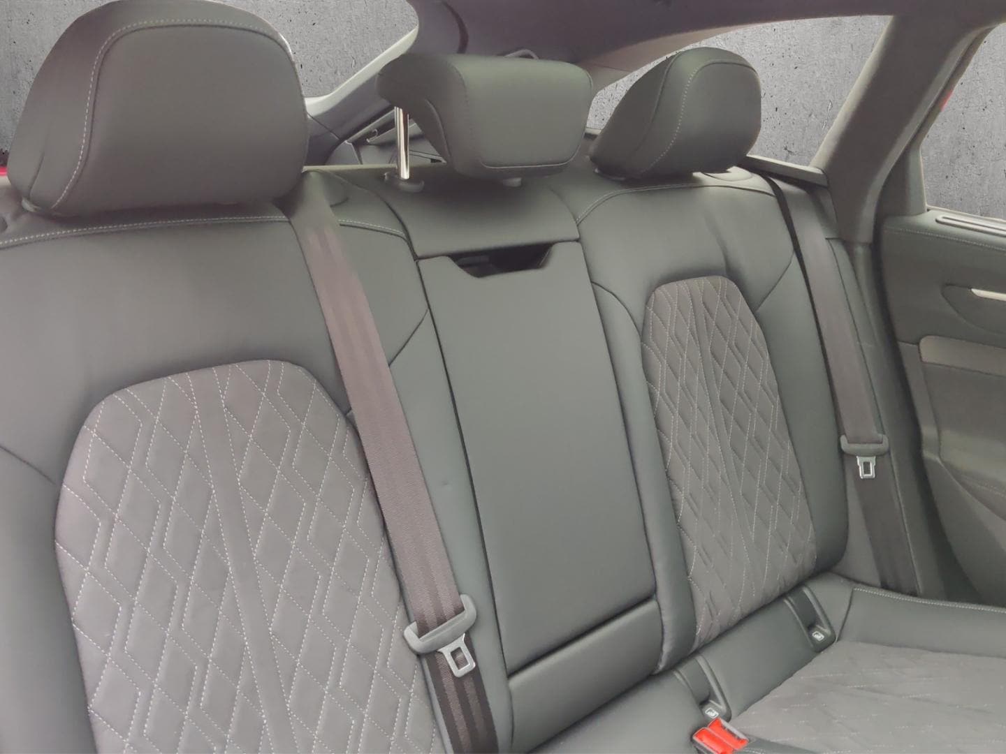Bild über Audi A6 Avant e-hybrid edition one e-hybrid quattro 270 kW S tronic - für weitere Informationen kontaktieren Sie den Audi Partner