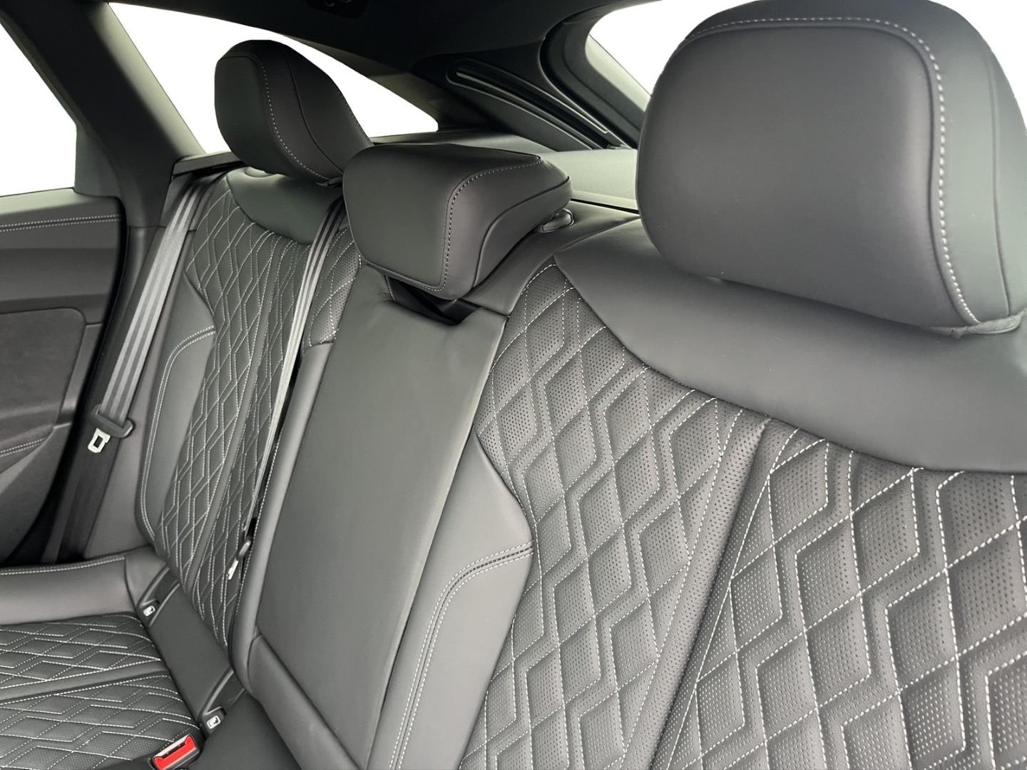 Bild über Audi A5 Avant e-hybrid e-hybrid quattro 270 kW S tronic - für weitere Informationen kontaktieren Sie den Audi Partner