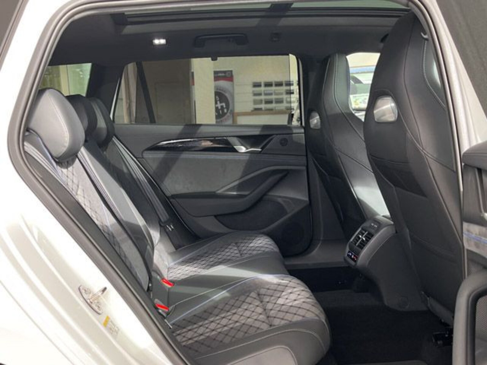 Volkswagen Passat – Bild 11