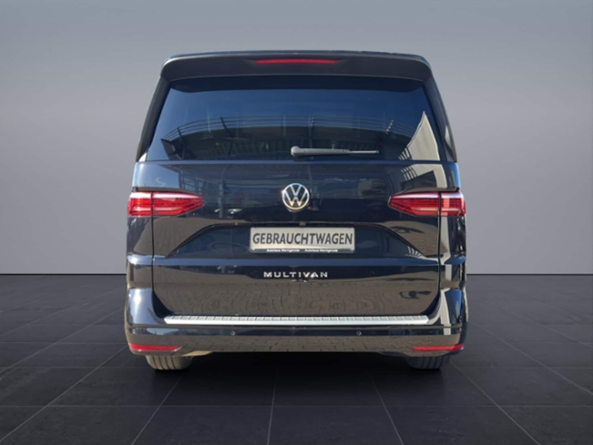 Volkswagen Multivan Langversion Basis-Modell