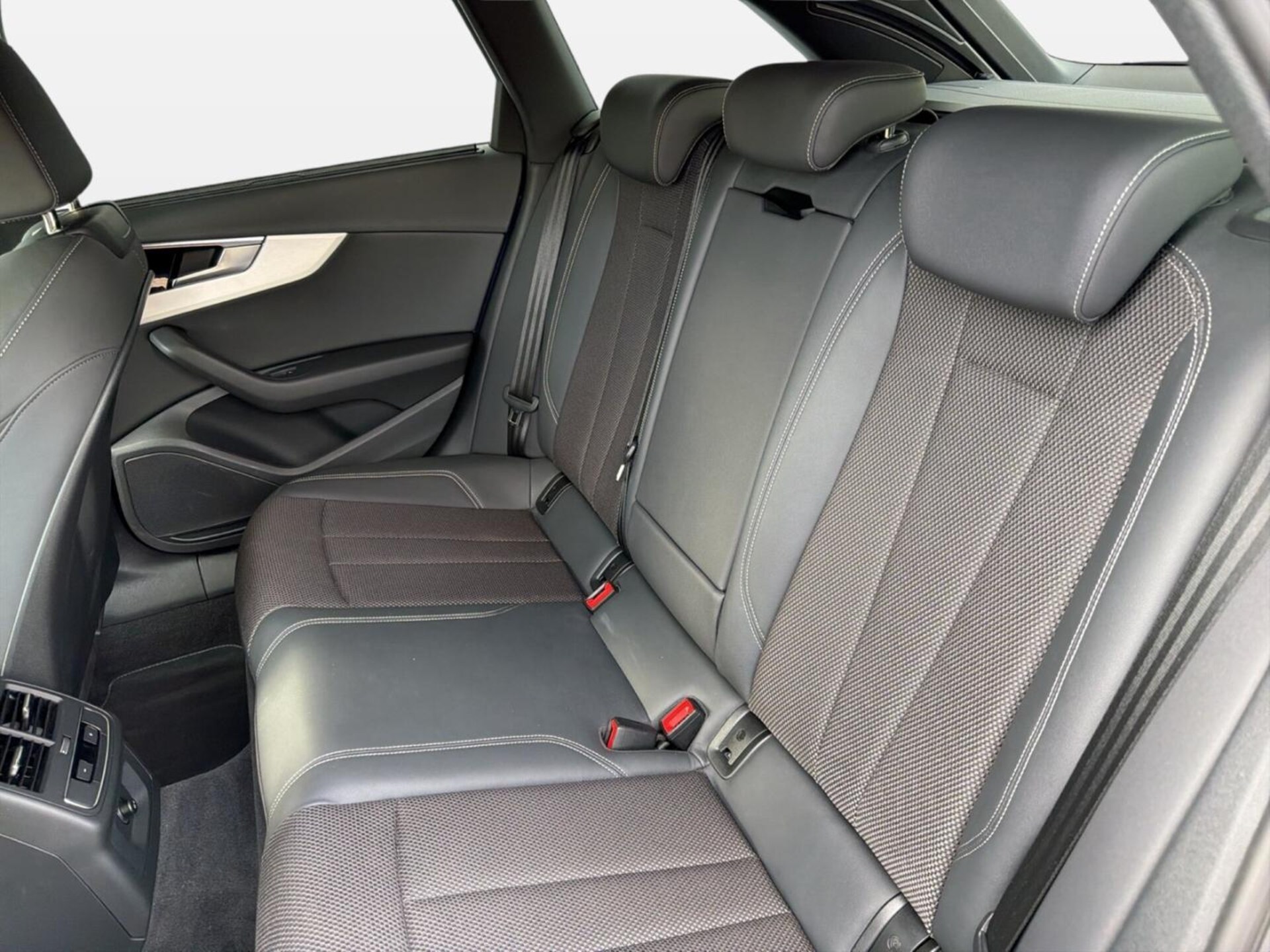 Audi A4 Avant S line