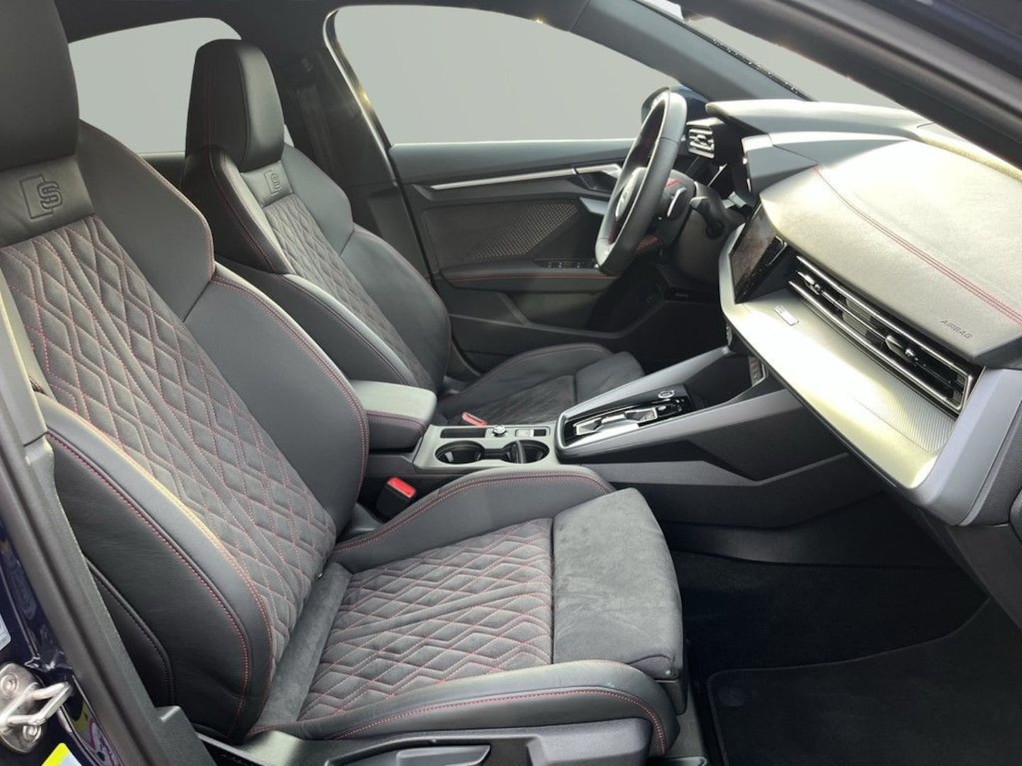 Bild über Audi A3 Limousine S line 30 TFSI S tronic - für weitere Informationen kontaktieren Sie den Audi Partner