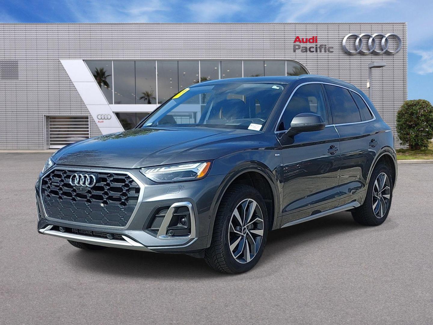 2022 Audi Q5 45 Prestige's photo