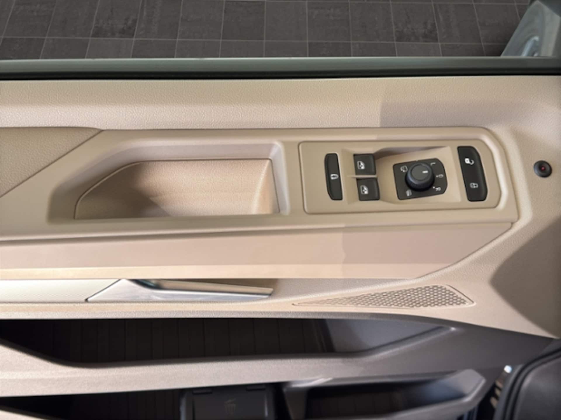 Volkswagen Multivan Langversion Basis-Modell