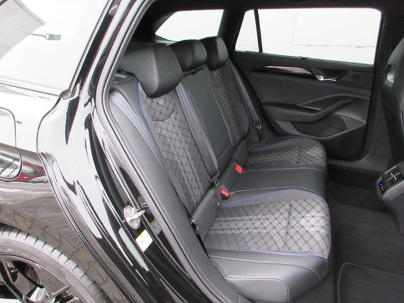 Volkswagen Passat – Bild 8