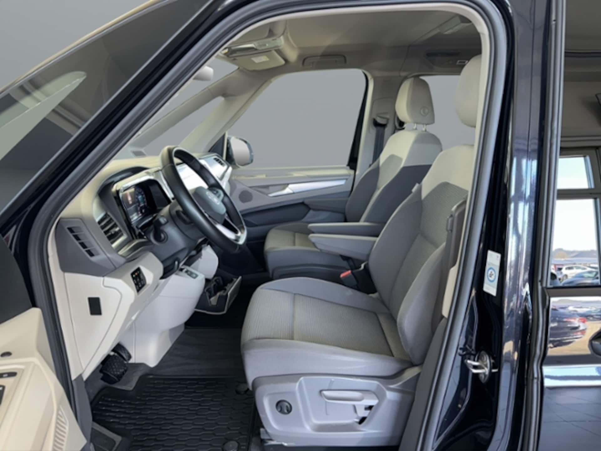 Volkswagen Multivan Langversion Basis-Modell